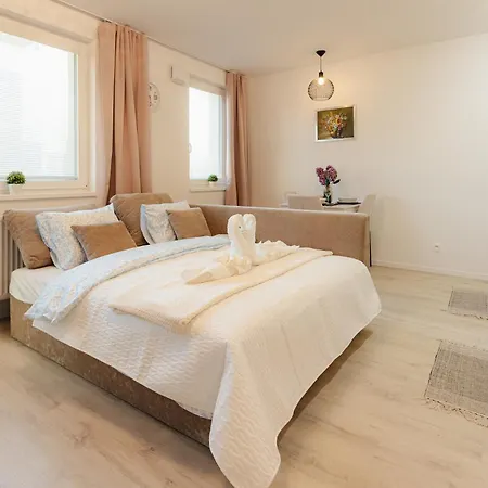 Apartament Airport With Balcony