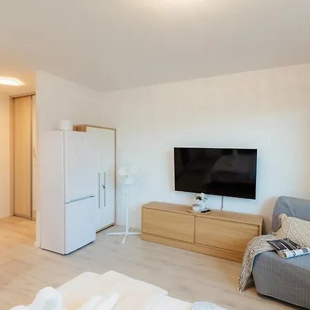 Apartament Airport With Balcony Bratysława