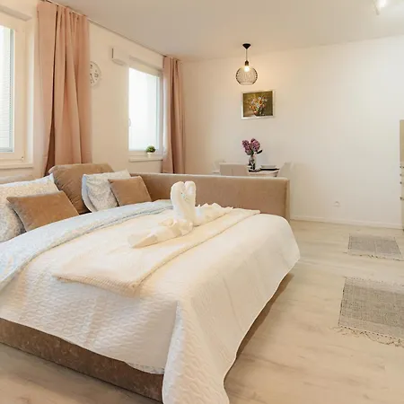 Apartment Airport With Balcony *