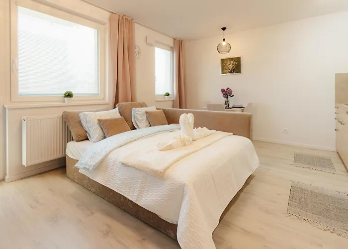 アパート Airport With Balcony *