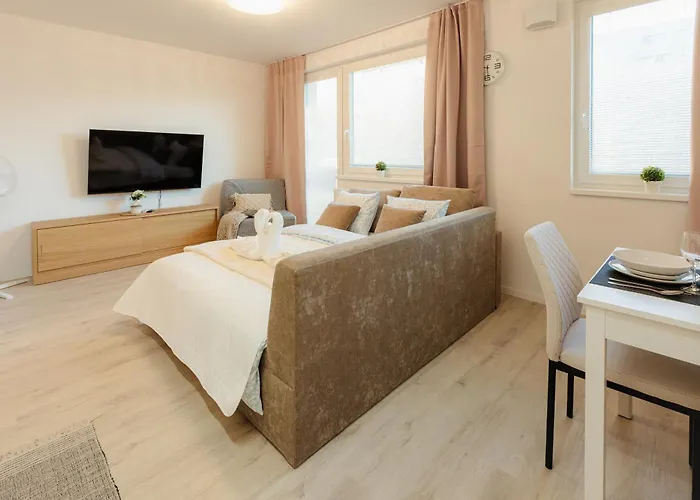 Airport With Balcony Apartment Pressburg