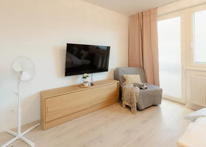 Apartmán Airport With Balcony *