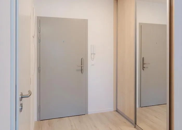 Apartmán Airport With Balcony *